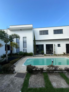 Casa Paradise Mogi